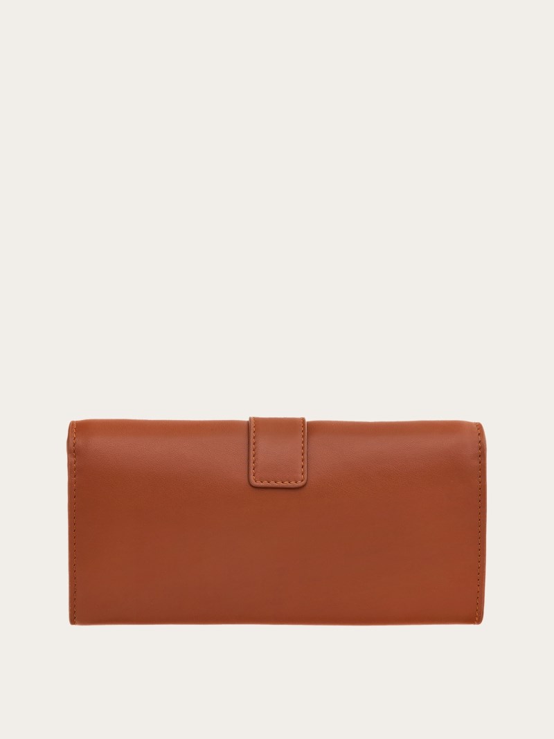 Ferragamo | Women's Hug Wallet With Chain - Cognac