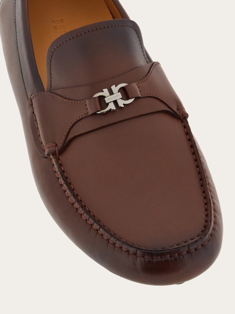 Ferragamo | Men's Driver With Gancini Ornament - Cocoa/Cookie
