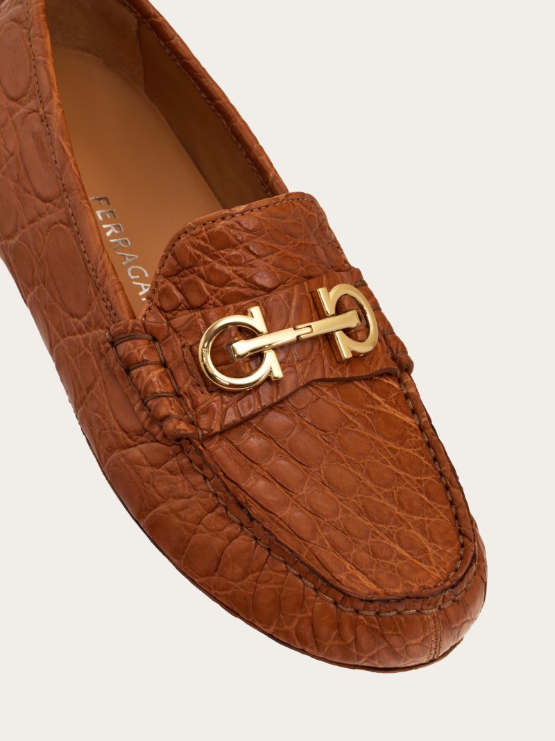 Ferragamo | Women's Driver With Gancini Ornament - Saddle