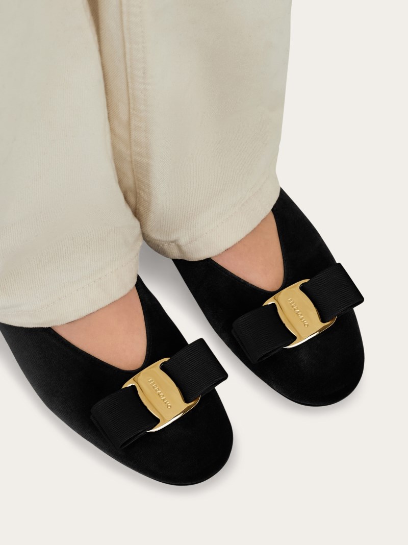 Ferragamo | Women's Vara Bow Ballet Flat - Black