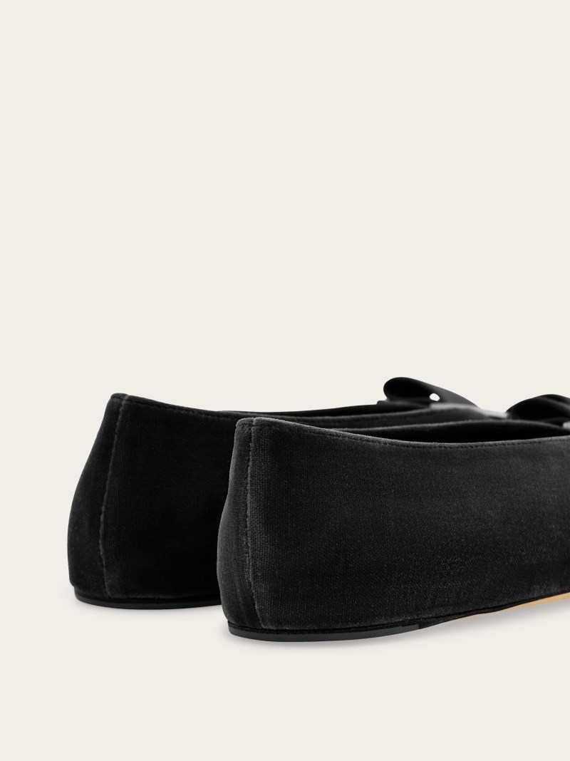 Ferragamo | Women's Vara Bow Ballet Flat - Black