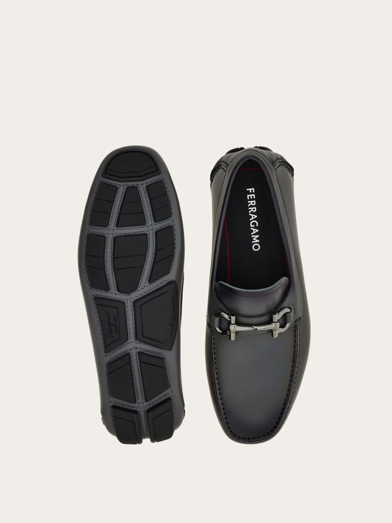 Ferragamo | Men's Driver With Gancini Ornament - Stromboli Sand