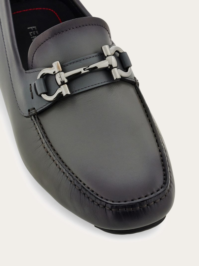 Ferragamo | Men's Driver With Gancini Ornament - Stromboli Sand